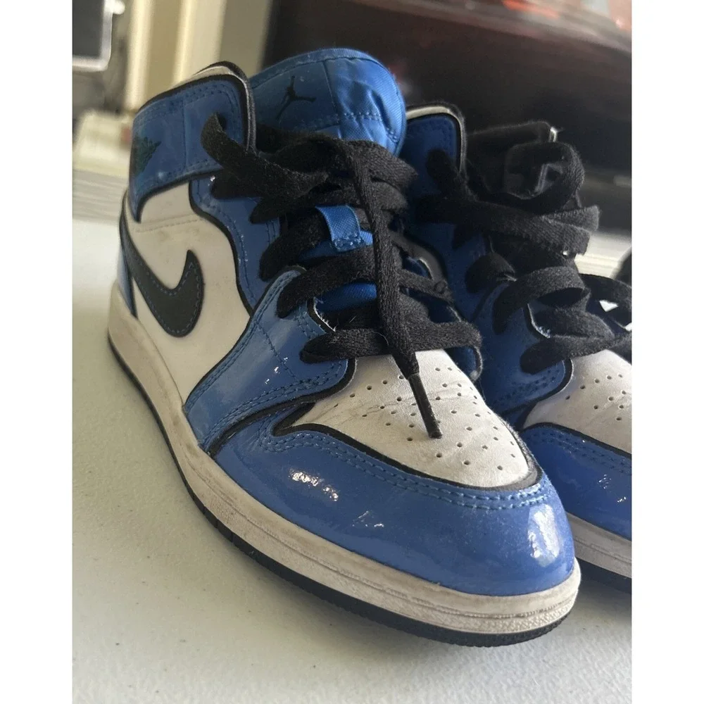 Jordans Signal Blue Size 2Y Blue Black White